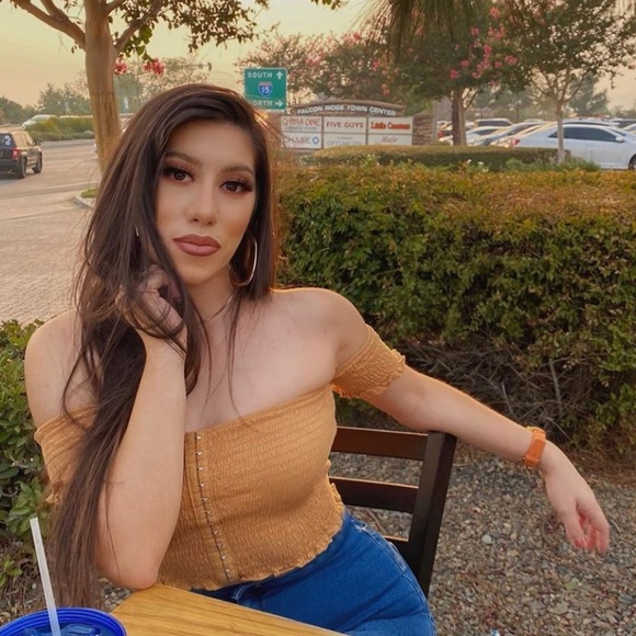 Crop top - Picture 1 of 4